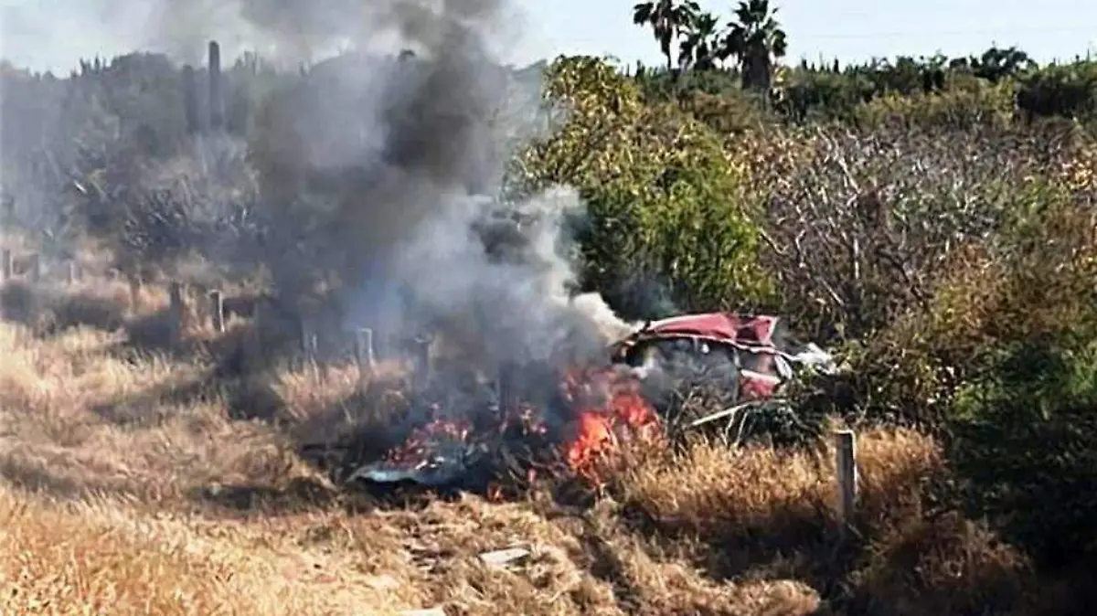 se incendia auto en la paz todos santos 1